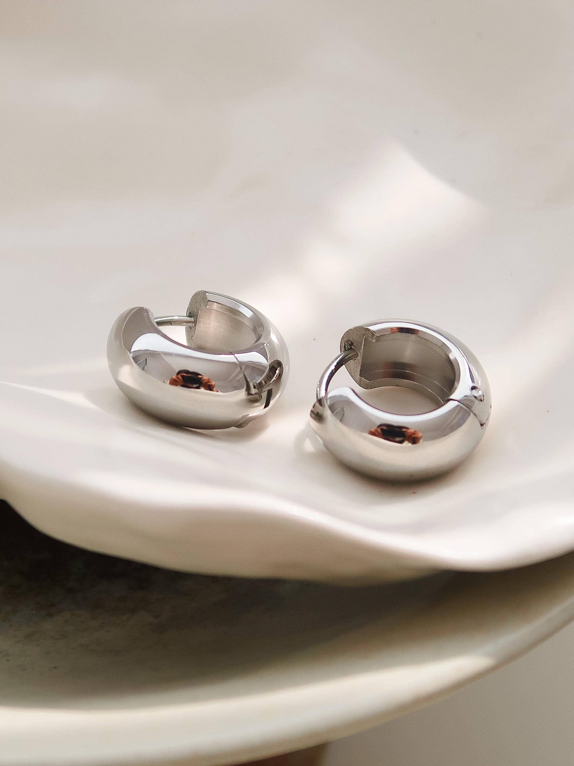 Blandine 18K Non-Tarnish Small Classic Hoop Earrings