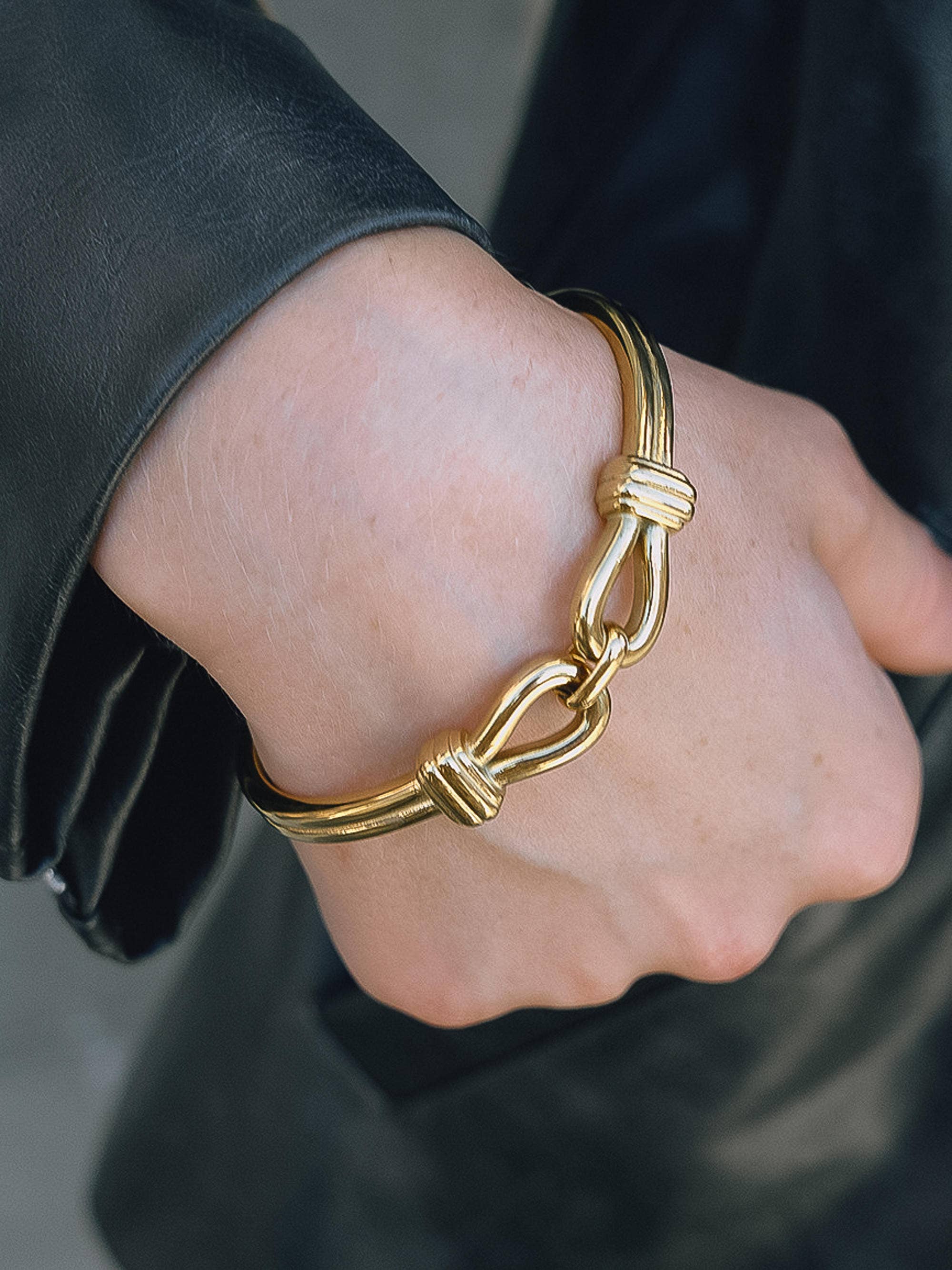 Deloise 18K Gold Non-Tarnish Knot Link Bracelet