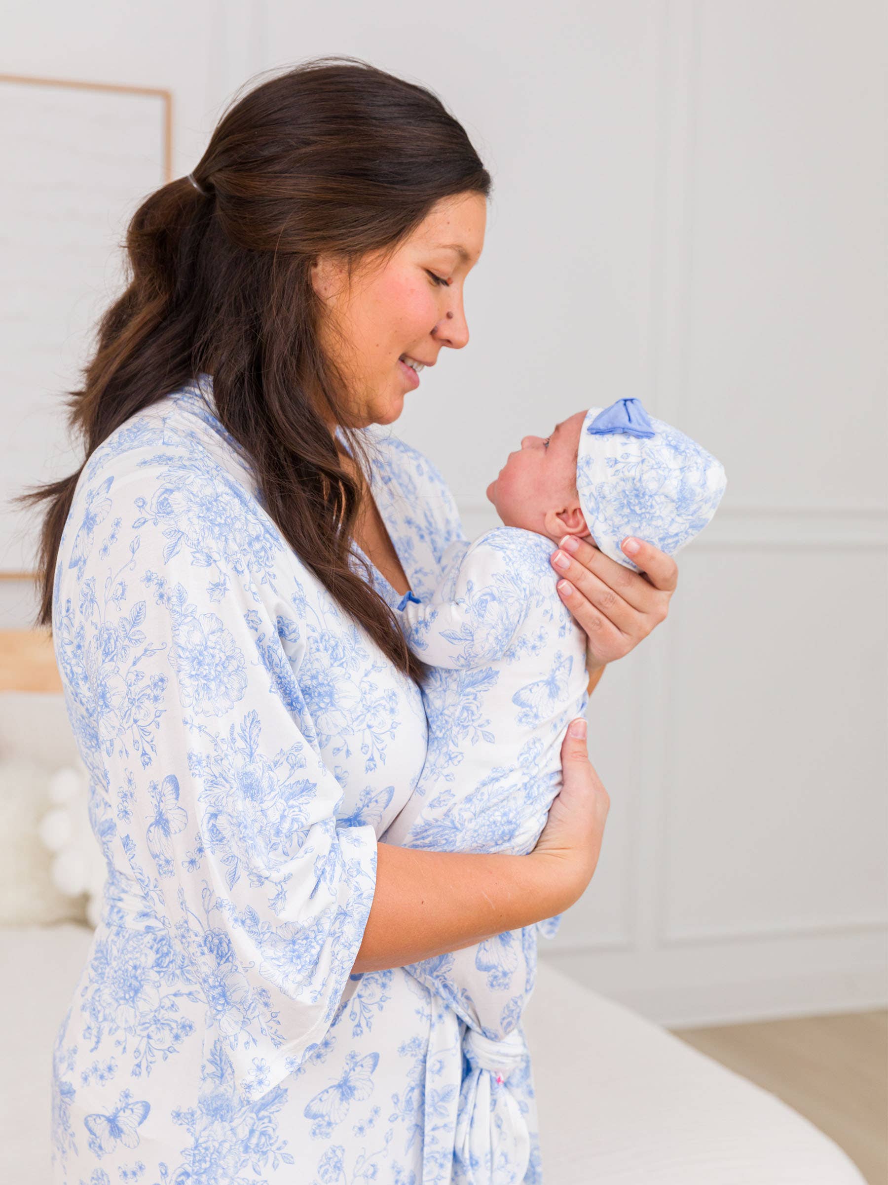 Ensemble pyjama et bonnet SoftSnooze™ pour bébé fille, motif papillon pervenche et bambou
