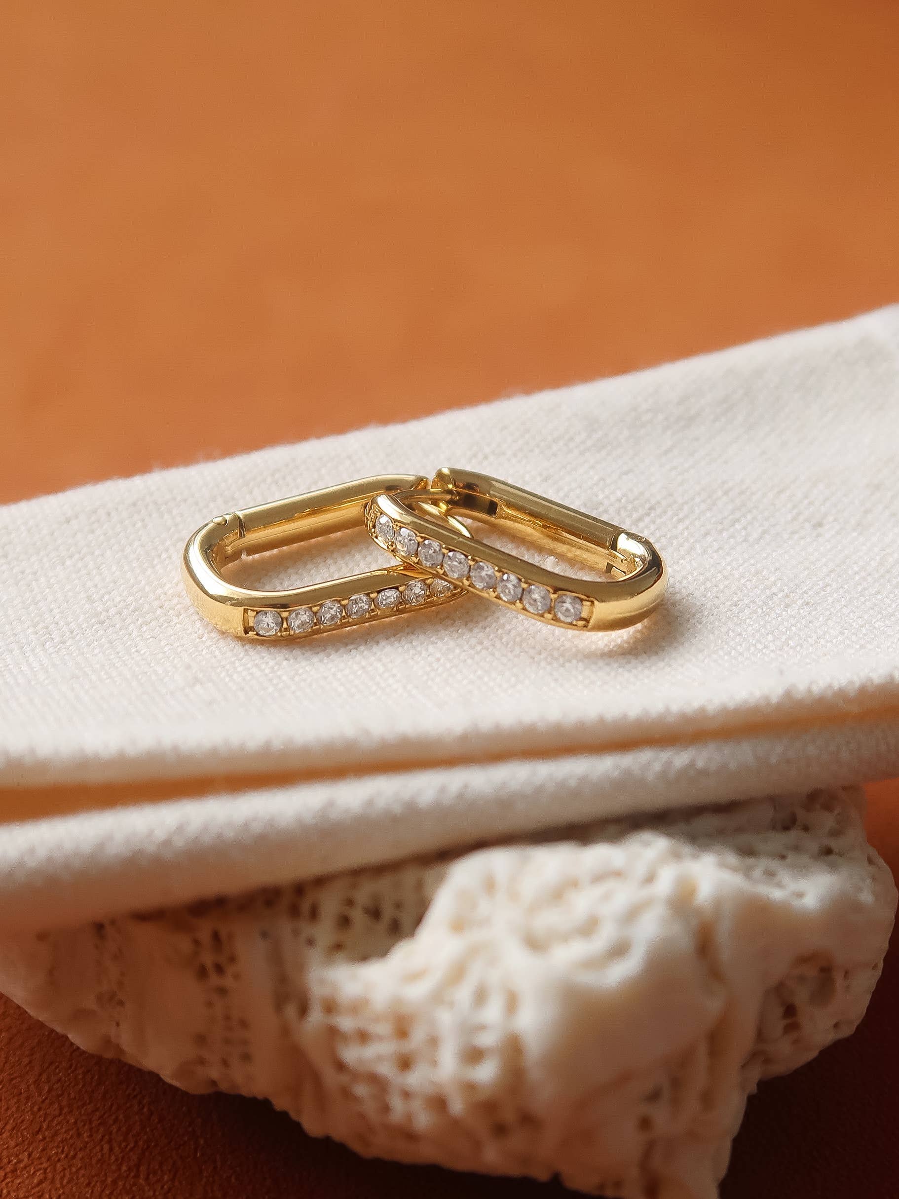 Marze 18K Gold Pavé Oval Huggies