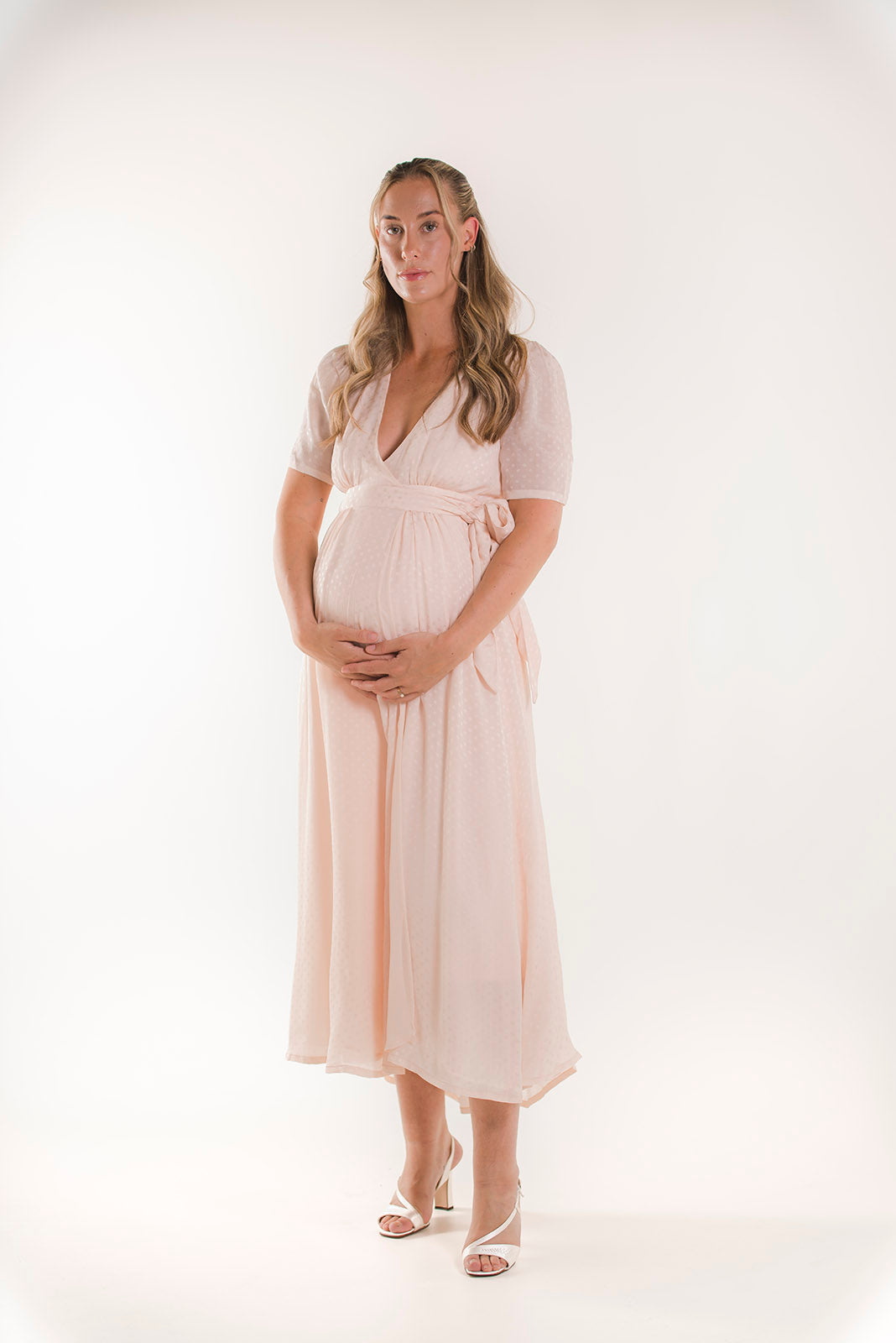 Robe de maternité portefeuille rose poudré pour occasions spéciales