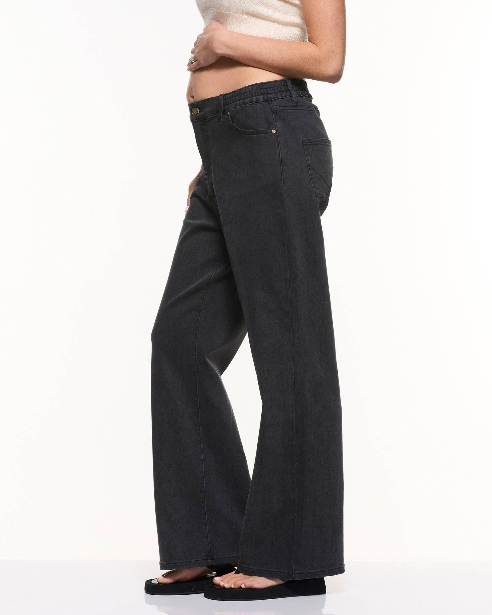Relaxed Wide Leg Jeans