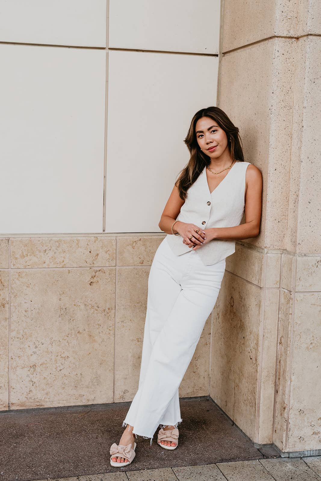 Sandales Honey Sandals – Sandales à enfiler en velours crème avec nœud