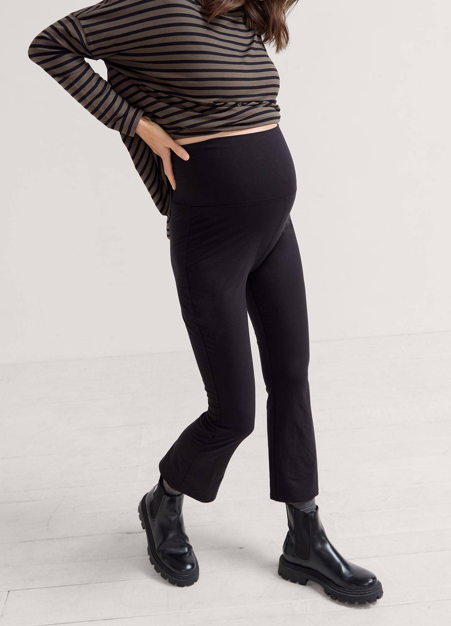 The Maternity Bodyflex Crop Flare Legging
