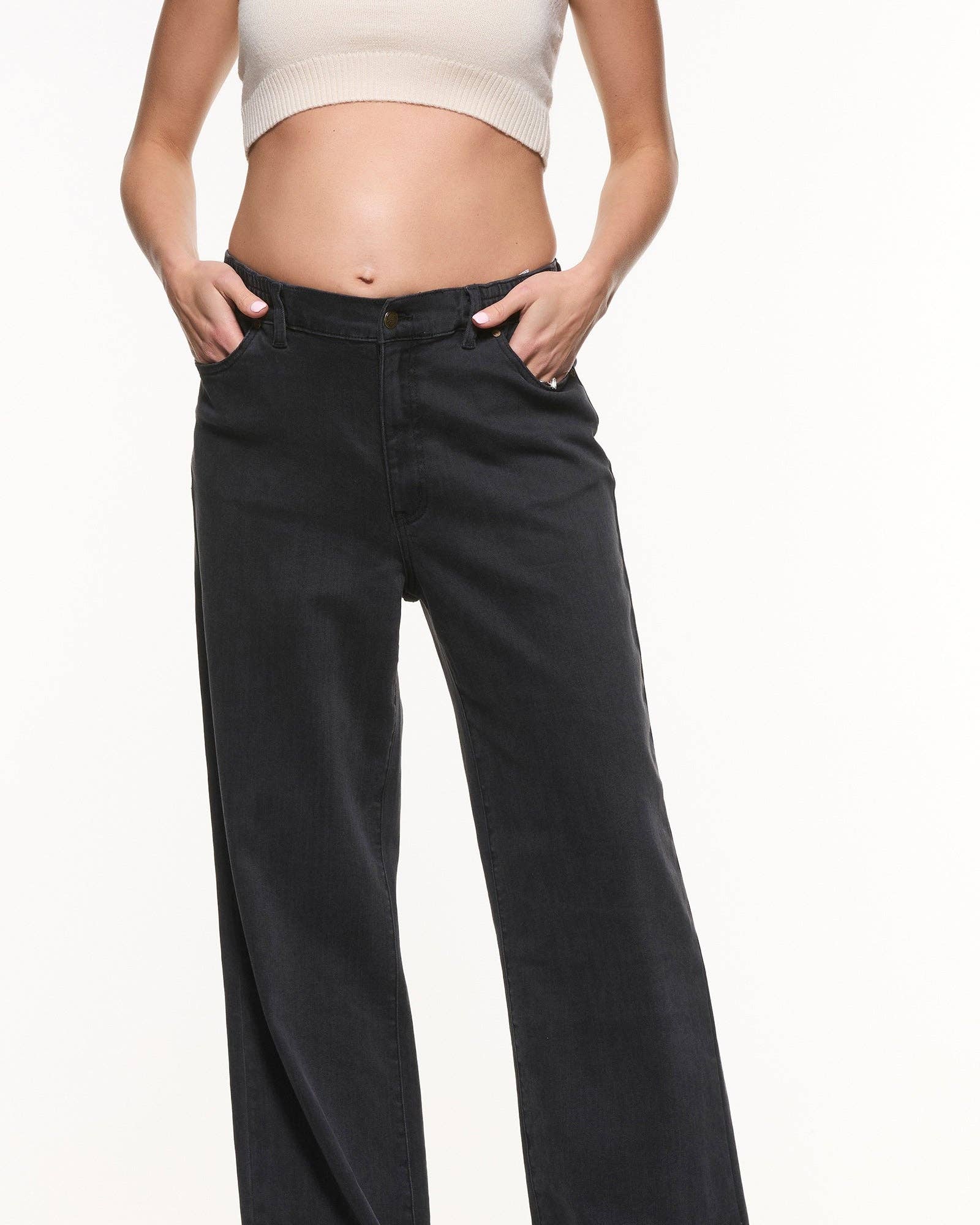 Relaxed Wide Leg Jeans