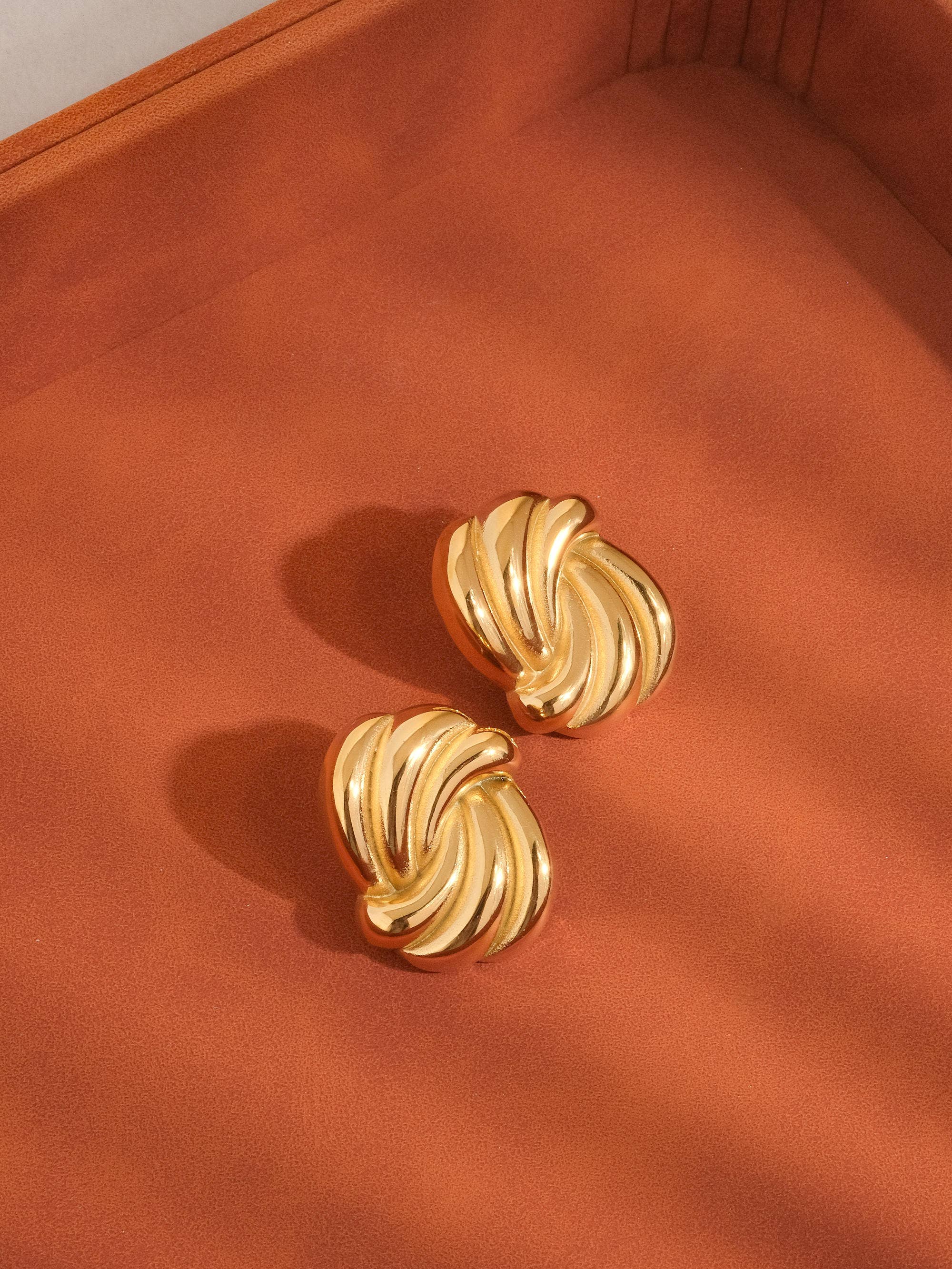 Boucles d'oreilles Ashton en or 18 carats, ondulées et rectangulaires, inaltérables