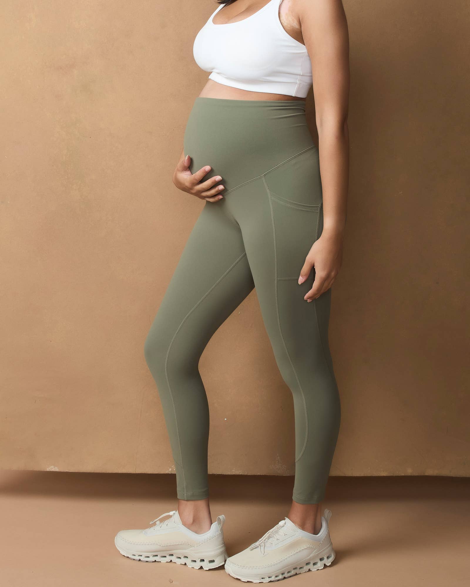 Leggings de maternité 7/8 kaki avec poche latérale et ventre actif