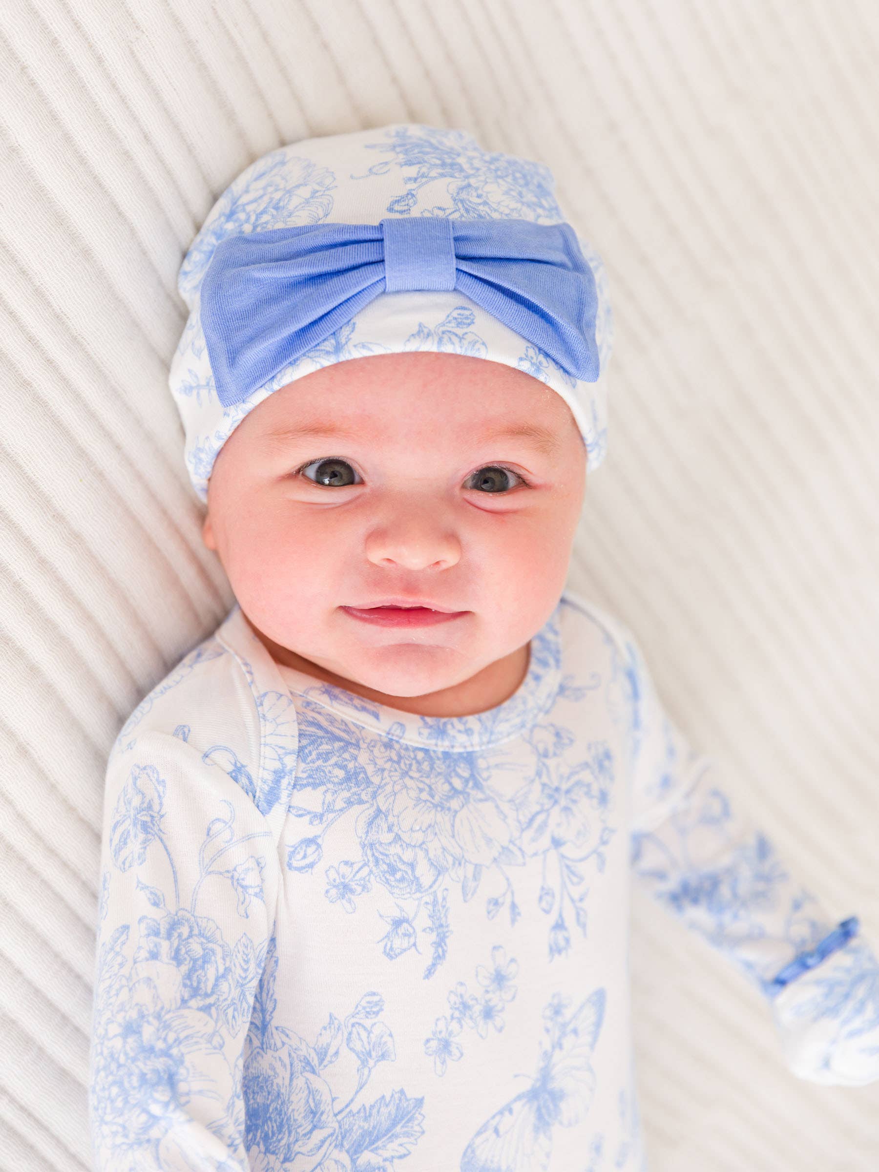 Ensemble pyjama et bonnet SoftSnooze™ pour bébé fille, motif papillon pervenche et bambou