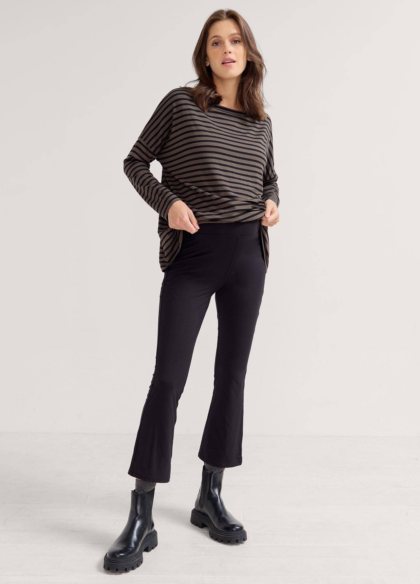 The Maternity Bodyflex Crop Flare Legging