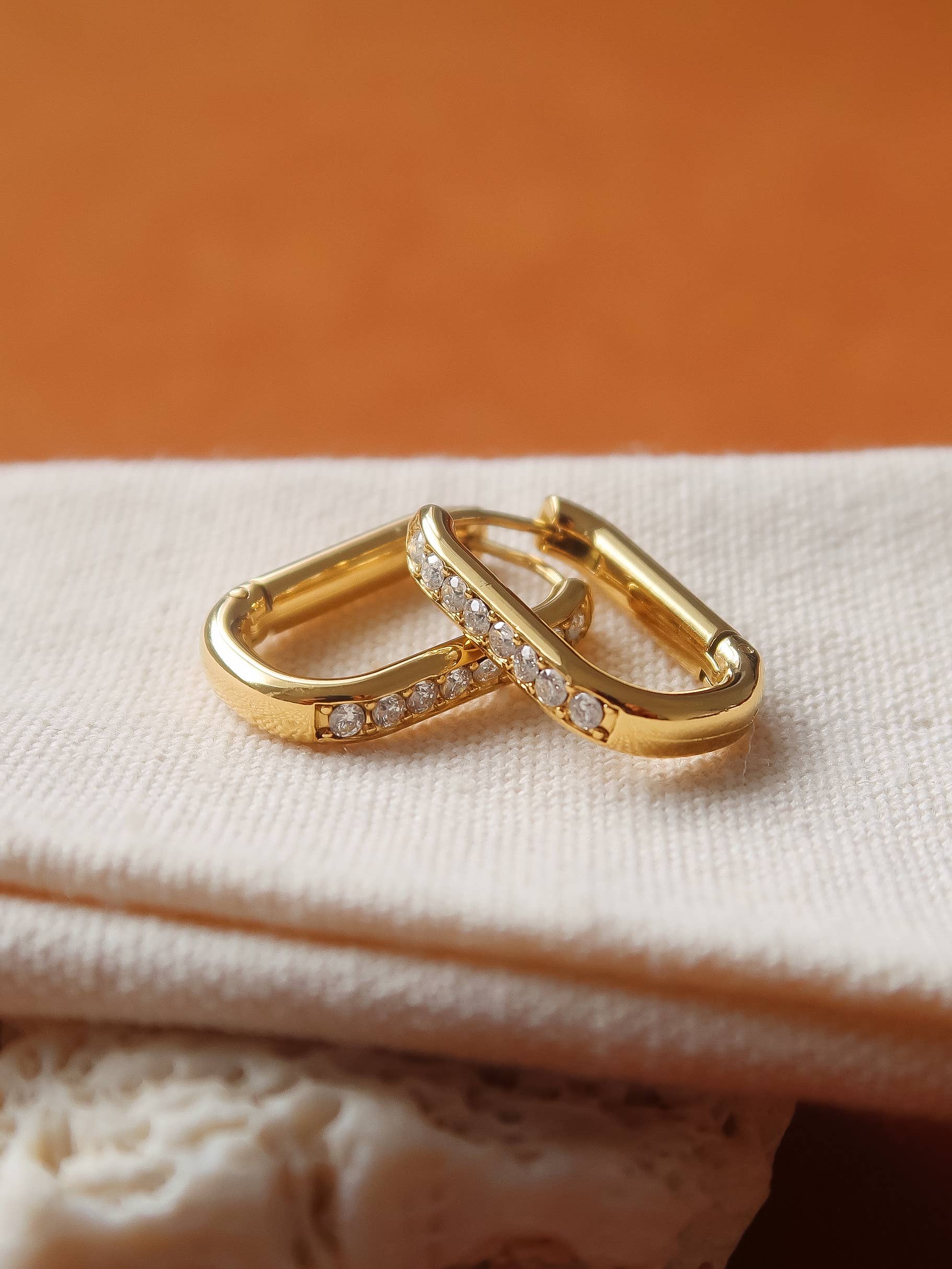 Marze 18K Gold Pavé Oval Huggies