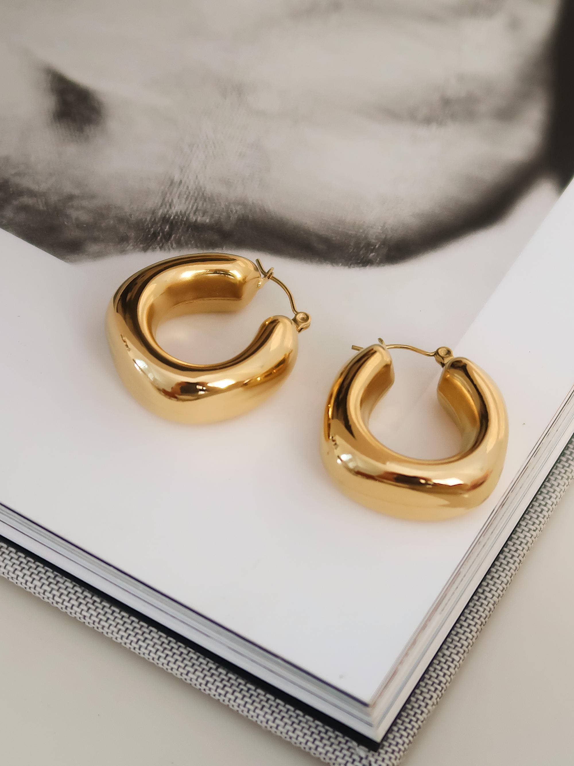 Hunter 18K Gold Non-Tarnish Classic U Hoop Earrings