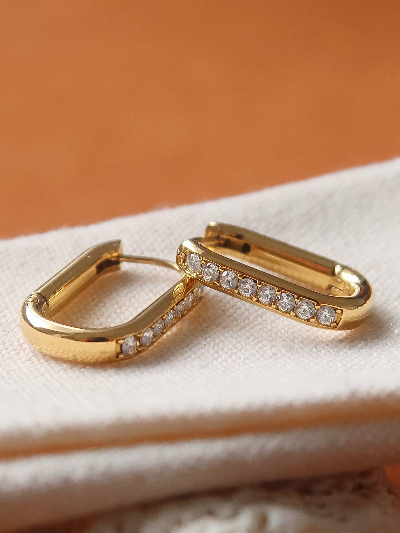 Marze 18K Gold Pavé Oval Huggies