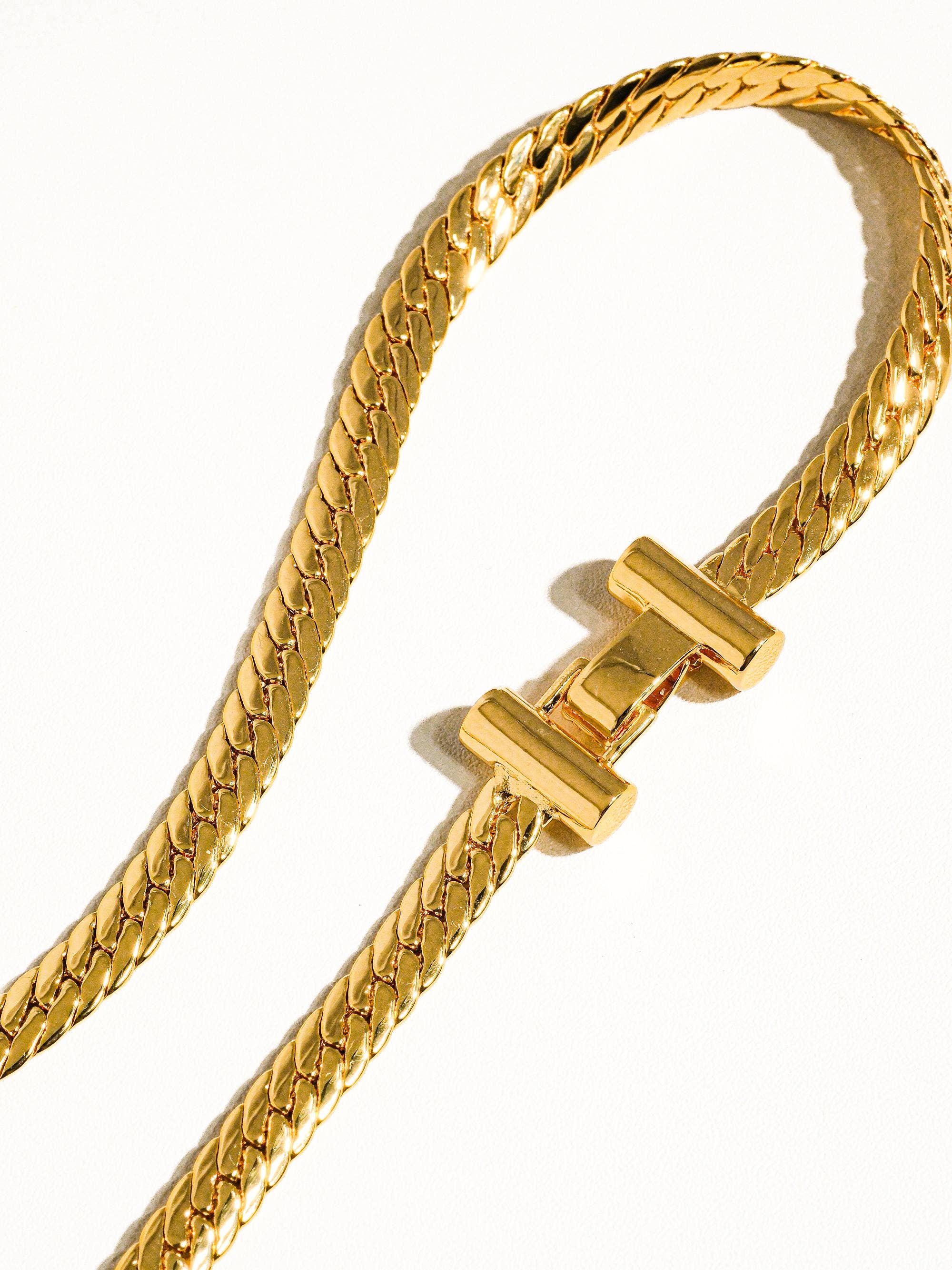 Savannah 18K Gold T Bold Chain Choker: Yellow Gold