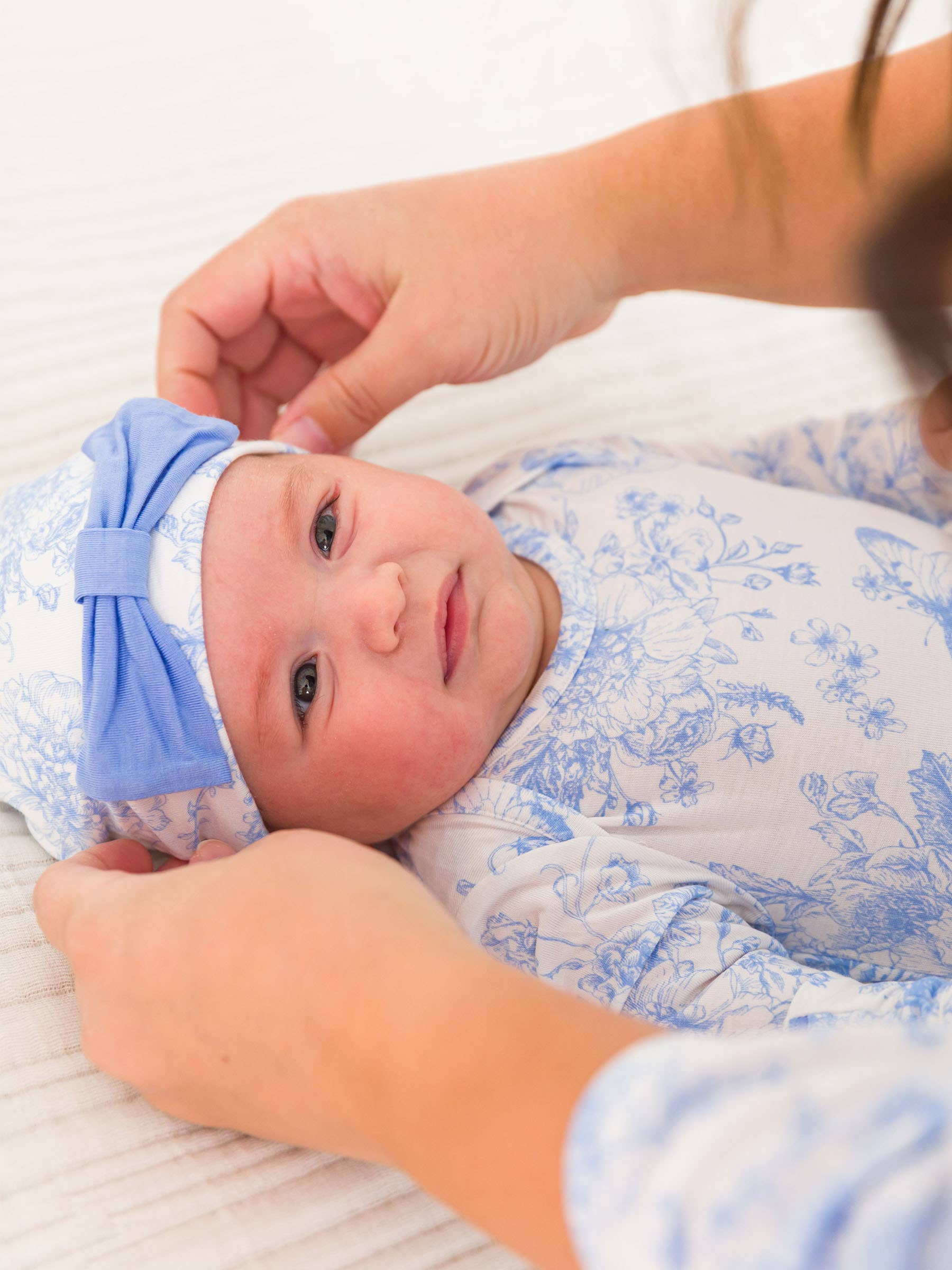 Ensemble pyjama et bonnet SoftSnooze™ pour bébé fille, motif papillon pervenche et bambou