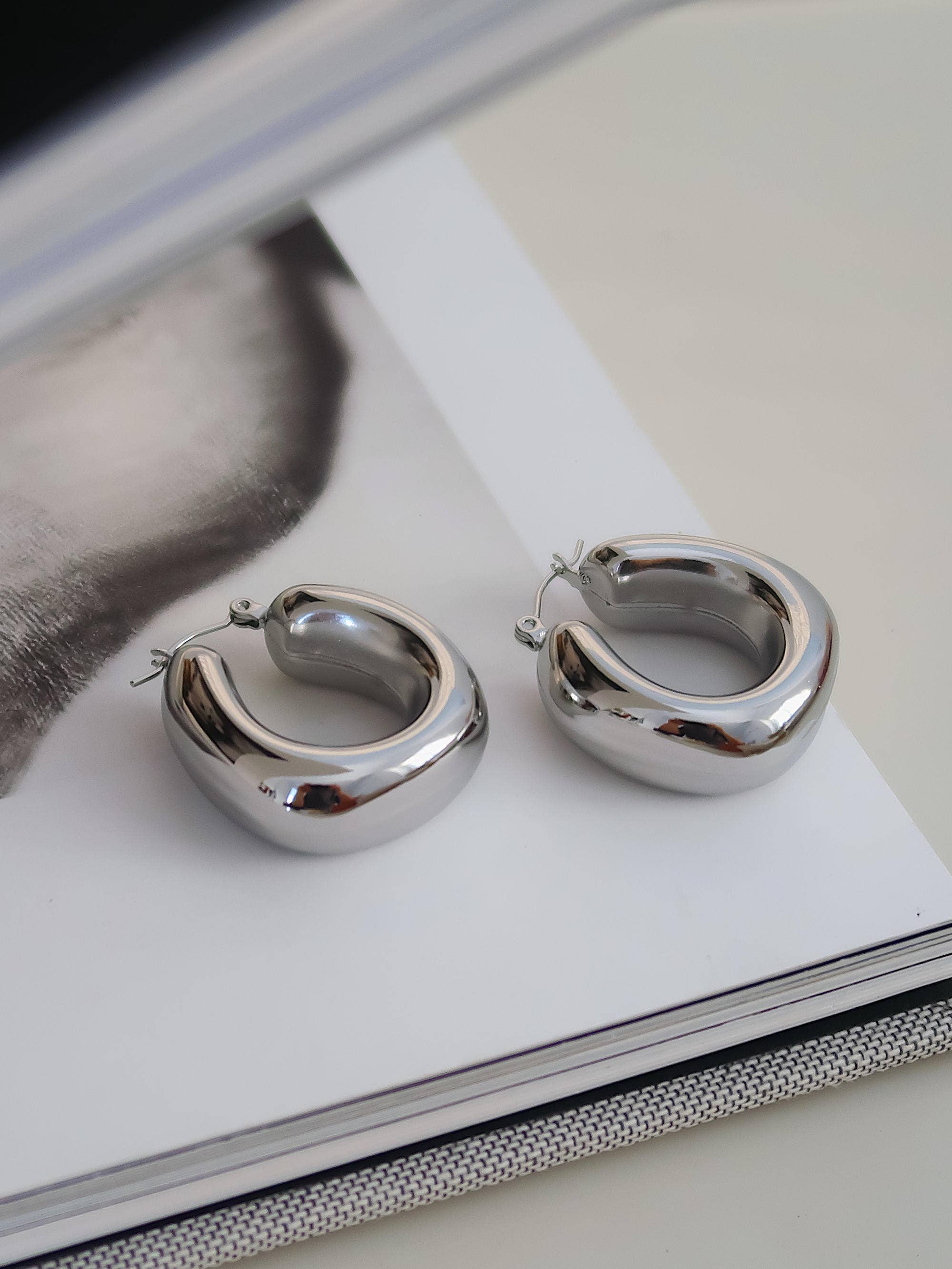 Hunter 18K Gold Non-Tarnish Classic U Hoop Earrings
