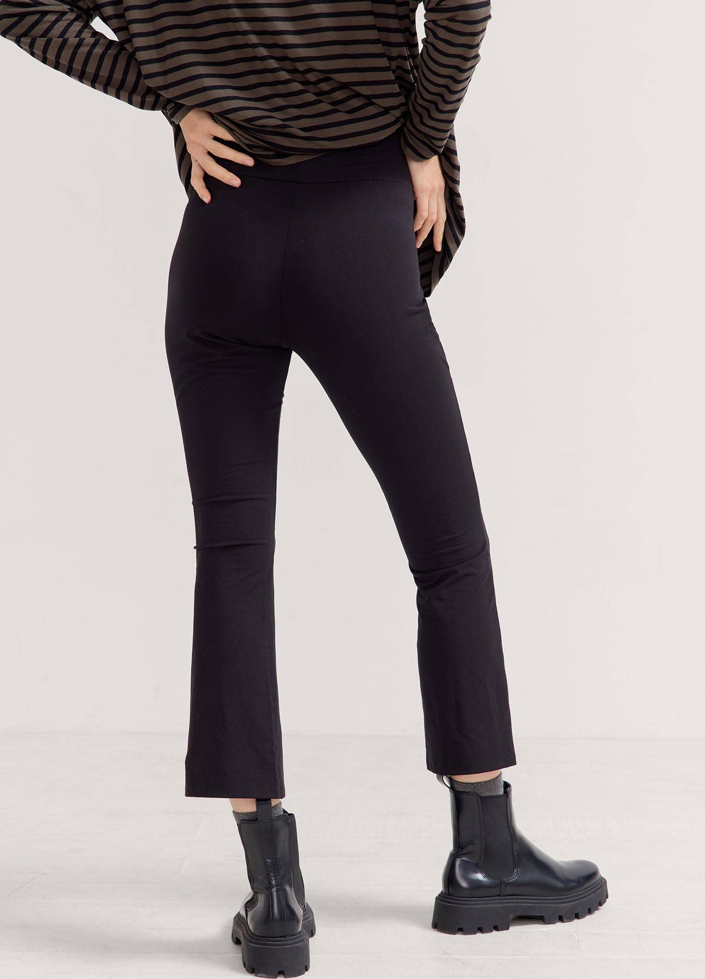 The Maternity Bodyflex Crop Flare Legging