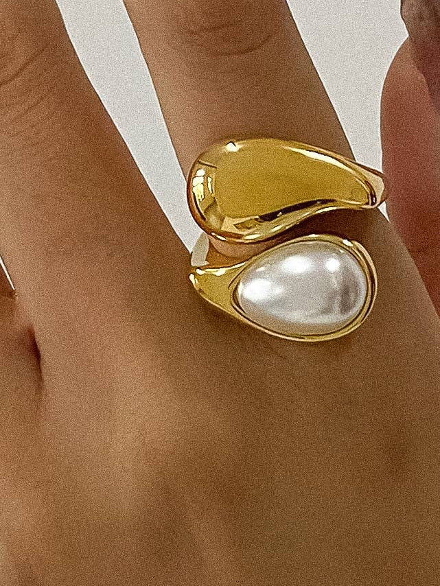 Sloan 18K Gold Non-Tarnish Pearl Wavy Ring